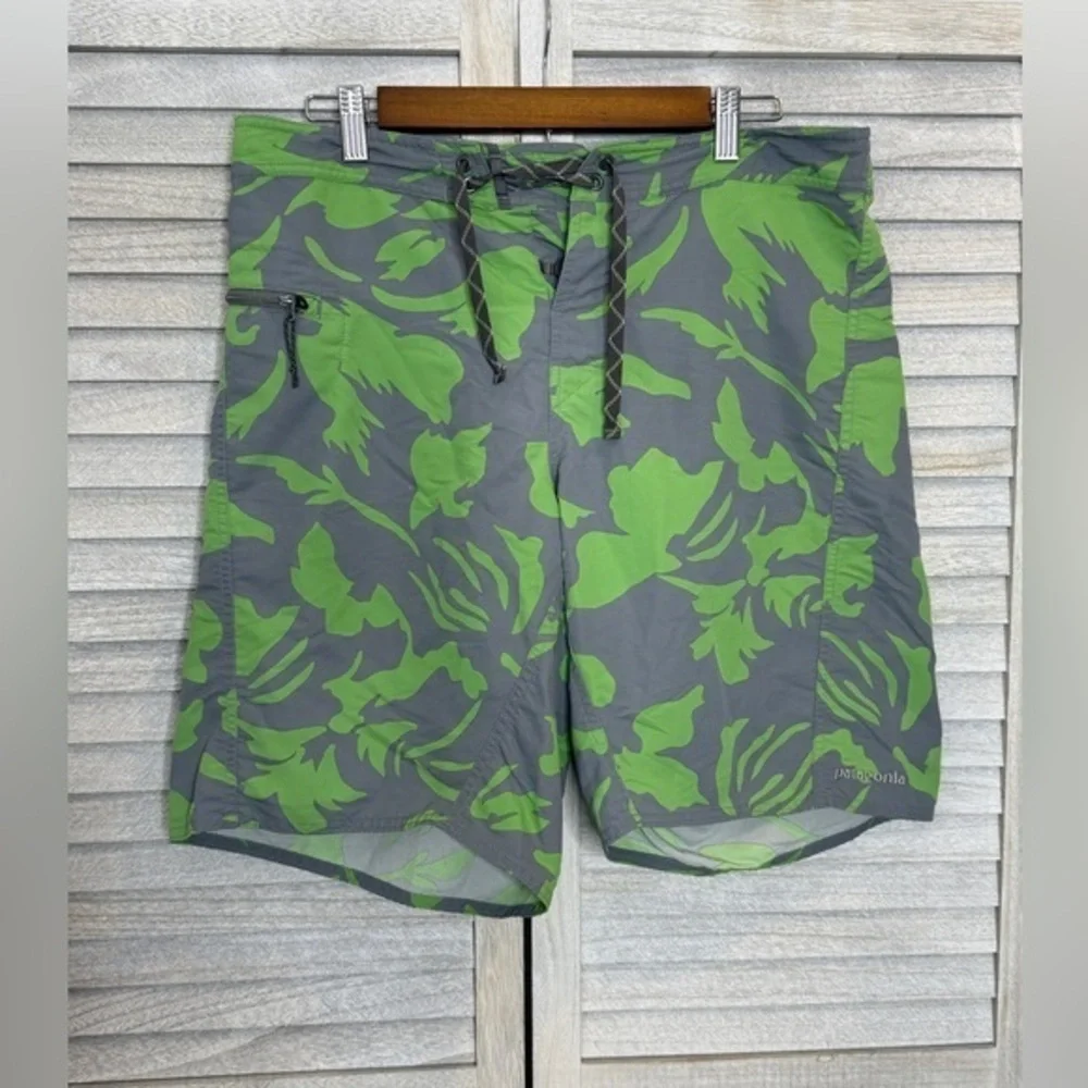 Patagonia Men’s Wavefarer Board Shorts Size 33